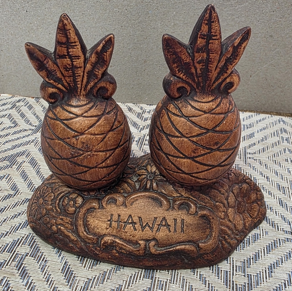 Vtg Treasure Craft Pineapple Salt Pepper Shaker Set #125
